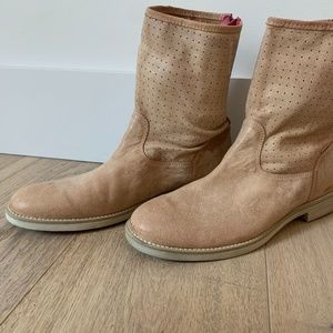 Light brown leather boots size 8.5